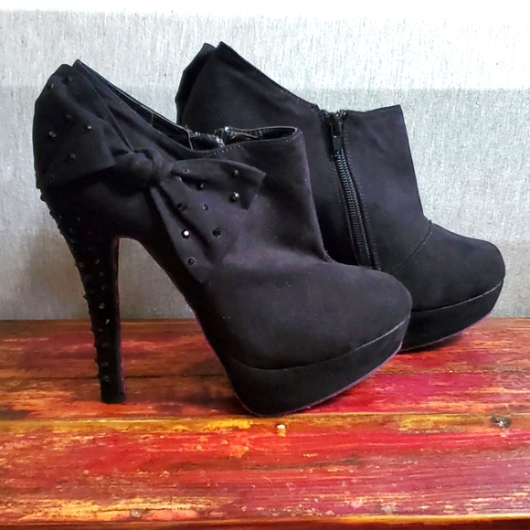 Betsey J heels - Picture 1 of 13